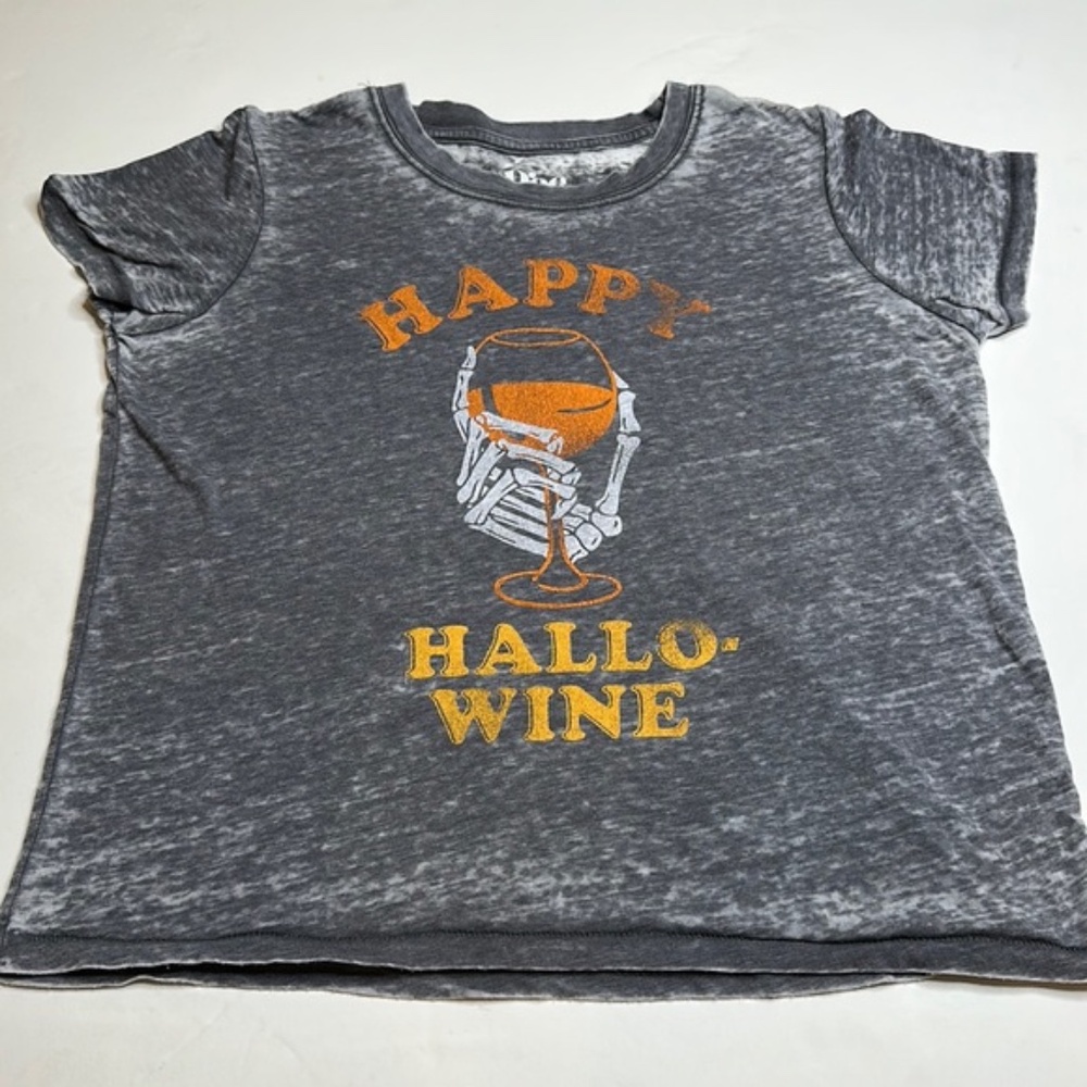 Women’s Doe Happy Hallowine T-shirt size medium